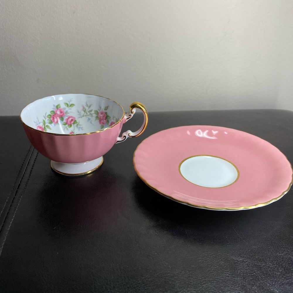 Aynsley Teacup and Saucer set Petite Roses Inside Cup Fine English Bone china